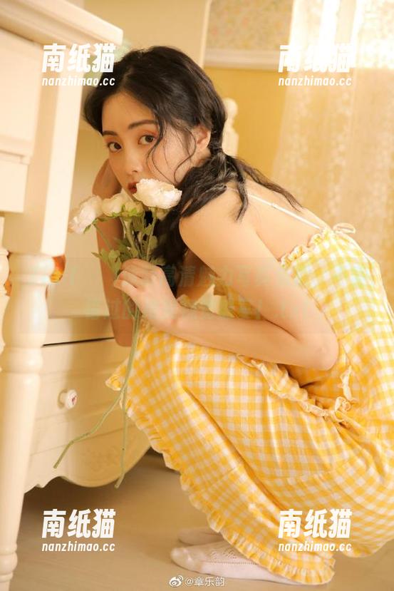 Zia (지아)泳装高清魅力写真资源，不容错过的绝美视觉盛宴！.txt